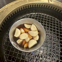 「焼肉のメニューにあるニンニク焼きの直火O」の質問画像