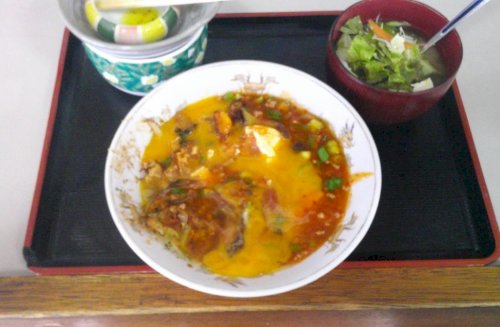 「マーボー豆腐お好み焼きにんにく卵入り丼ど」の補足画像1
