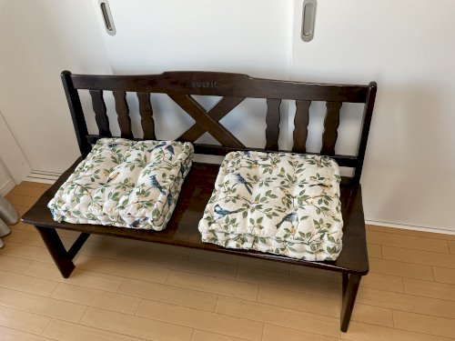 「カリモクの2人掛け椅子てますが、最近背も」の質問画像