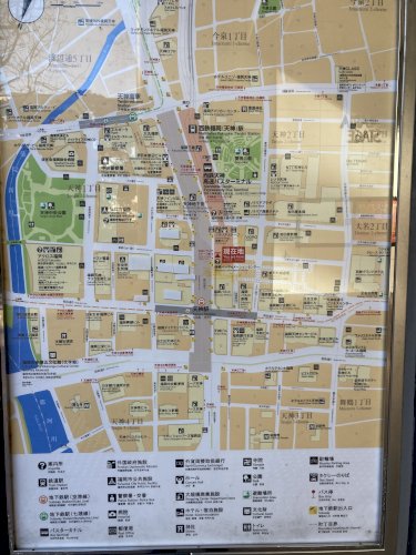 「駅近で接客業をやっていて良く店や建物の場」の質問画像