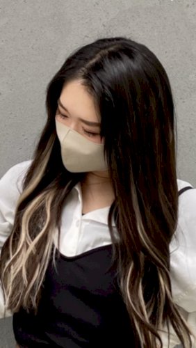 「下向いた感じ美人ですか？」の質問画像