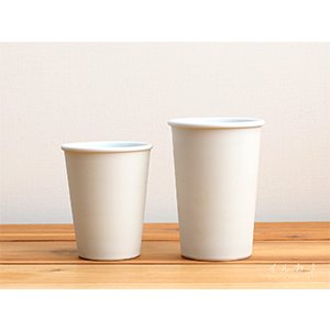 サイズ感、表面の質感ともに限りなく紙コップ