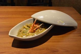 怪獣酒場のお食事メニュー「バルタン星人からの1品~熱々蟹味噌グラタン~」。